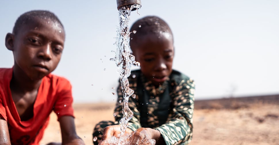 Se l’ipertensione viene dall’acqua che bevi:  gli effetti dell’acqua a maggior contenuto di sale