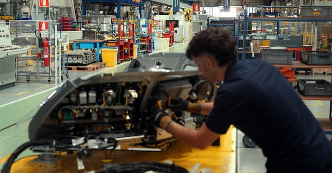 Pacchetto lavoro. La manovra ha un impatto su redditi e stipendi dei lavoratori (Imagoeconomica)