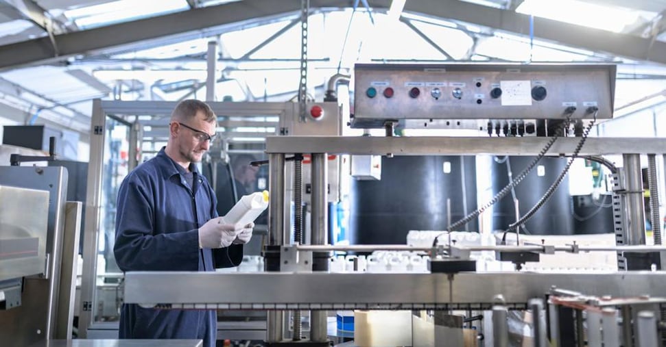 Chimica Ue, l’allarme: persi 20mila posti di lavoro e altri 89mila a rischio