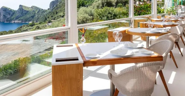 Un'immagine, tratta dal sito www.ristorantequattropassi.it, del ristorante "Quattro Passi" a Massa Lubrense (Napoli) , 30 gennaio 2026.Ansa