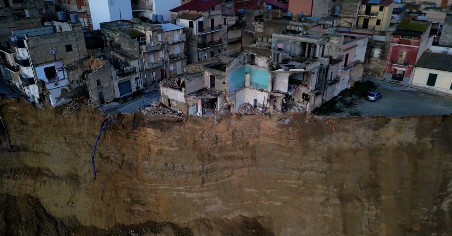 Niscemi: building collapses on the ridge. New ordinance for initial  intervention - Il Sole 24 ORE