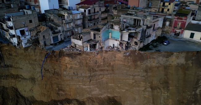 Avanza ancora la frana a Niscemi. Si va verso l'estensione della zona rossa Niscemi , Italia - 30 gennaio 2026 - cronaca (foto Gattordo/LaPresse)