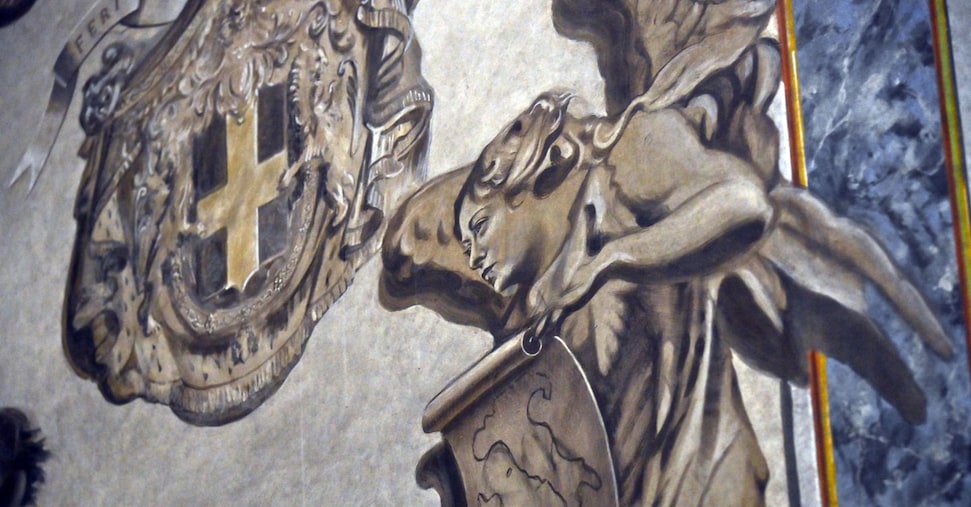 un angelo con il volto di meloni scoppia il caso a roma