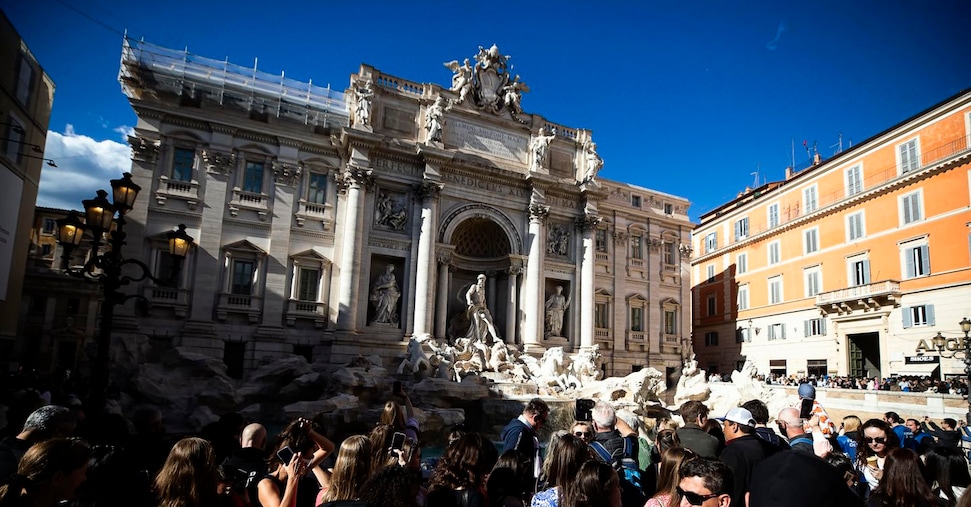 Fontana di Trevi, da oggi arriva il biglietto a pagamento: ecco le fasce orarie, il prezzo e chi non dovrà pagare Fontana di Trevi, da oggi arriva il biglietto a pagamento: ecco le fasce orarie, il prezzo e chi non dovrà pagare
