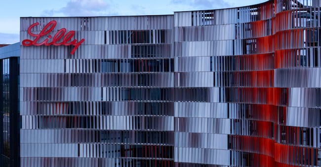 FILE PHOTO: A drone view shows the Eli Lilly logo on one of the company’s offices in San Diego, California, U.S., November 21, 2025. REUTERS/Mike Blake/File Photo