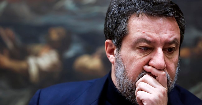 Il ministro delle Infrastrutture e Trasporti Matteo Salvini durante la conferenza stampa della Lega “Io Voto Si” in vista del referendum sulla Giustizia, presso la Camera dei Deputati, Roma, 04 febbraio 2026. ANSA/ANGELO CARCONI  Gestures