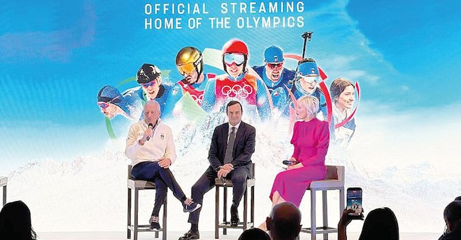 Da sinistra il presidente del Coni Luciano Buonfiglio, il ceo di Warner Bros Discovery Southern Europe Alessandro Araimo e Lia Capizzi durante la presentazione della copertura delle Olimpiadi da parte di Warner Bros Discovery
