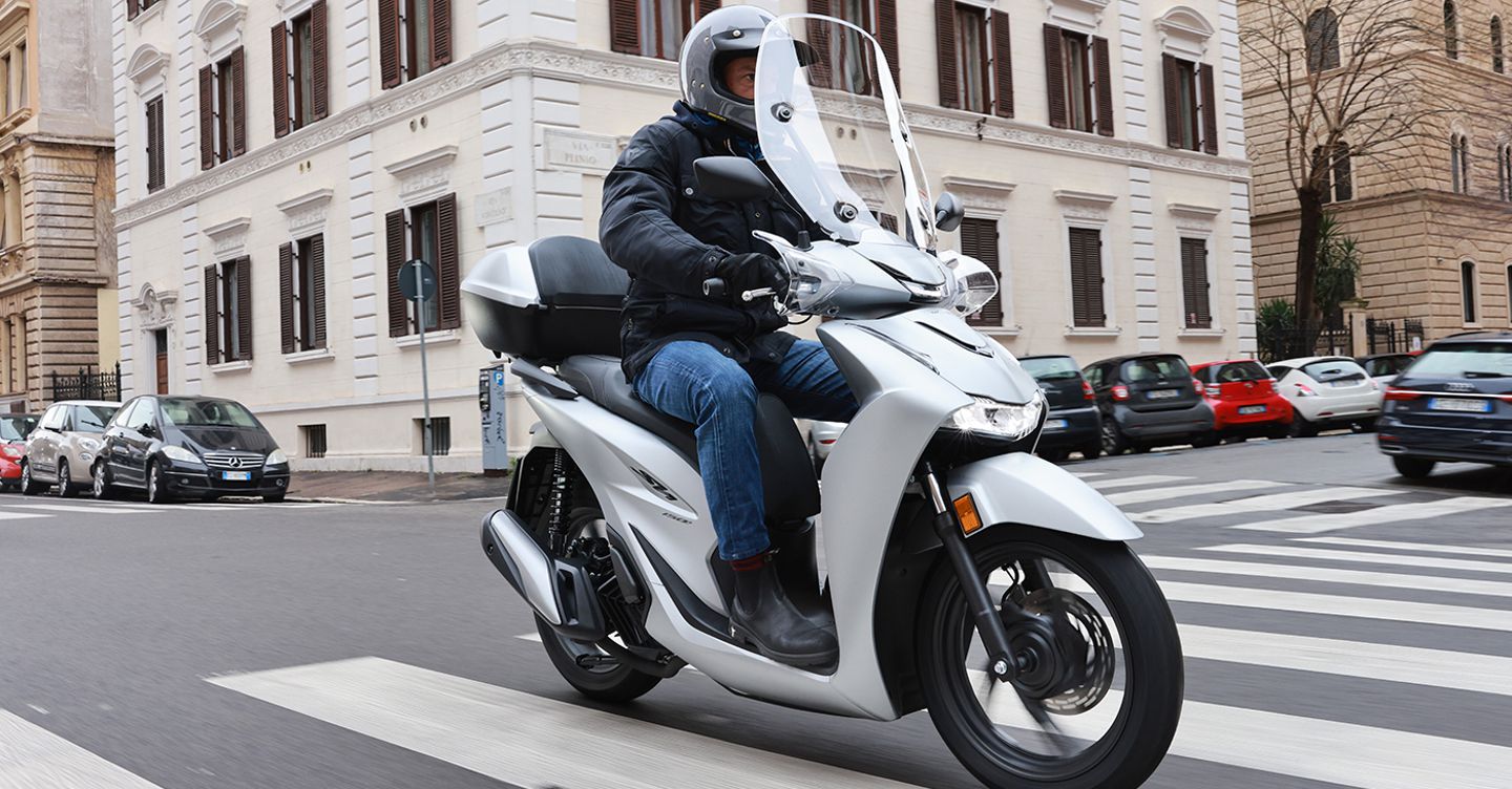 https://i2.res.24o.it/images2010/S24/Documenti/2026/02/05/Immagini/Ritagli/Honda-Sh125i-YM26-web-U74246723266Trq-1440x752@IlSole24Ore-Web.jpg