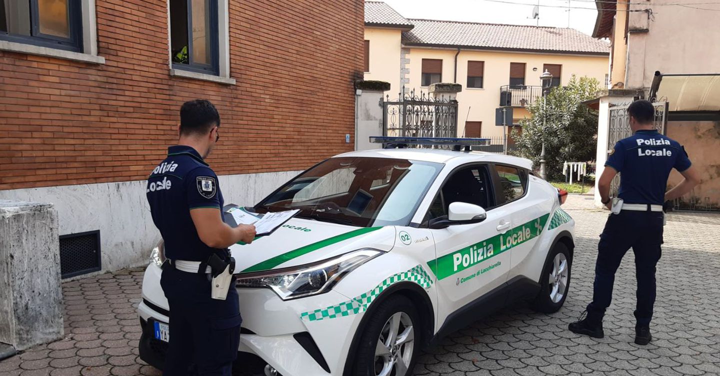 https://i2.res.24o.it/images2010/S24/Documenti/2026/02/06/Immagini/Ritagli/polizia-locale-milano-U44181252427Bgo-1440x752@IlSole24Ore-Web.jpg