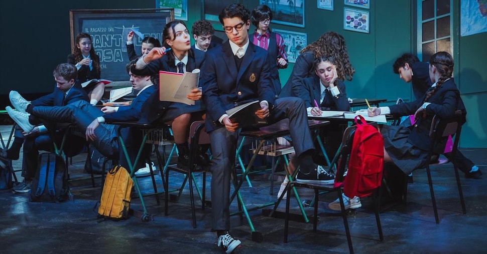 il ragazzo dai pantaloni rosa diventa un juke box musical al sistina