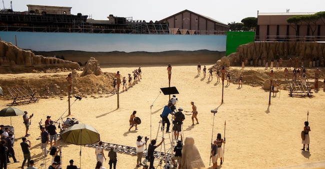 Tebe romana. Il set di «Finalmente l’alba» di Saverio Costanzo, girato a Cinecittà nel 2022