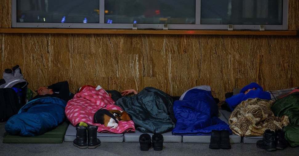 Ucraina sotto attacco della Russia. La Polonia blocca i voli in due aeroporti