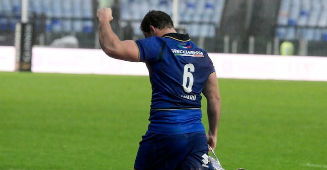 Il capitano italiano Michele Lamaro festeggia la vittoria durante la partita di rugby del Sei Nazioni tra Italia e Scozia allo stadio Olimpico di Roma, Italia, il 7 febbraio 2026. ANSA/RICCARDO ANTIMIANI