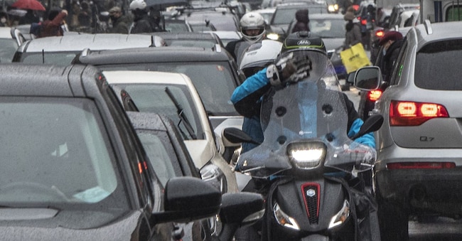 Nel 2025 scendono a 13 i capoluoghi di provincia che hanno superato i limiti giornalieri di PM10 (50 microgrammi per metro cubo per un massimo di 35 giorni all’anno), contro i 25 del 2024