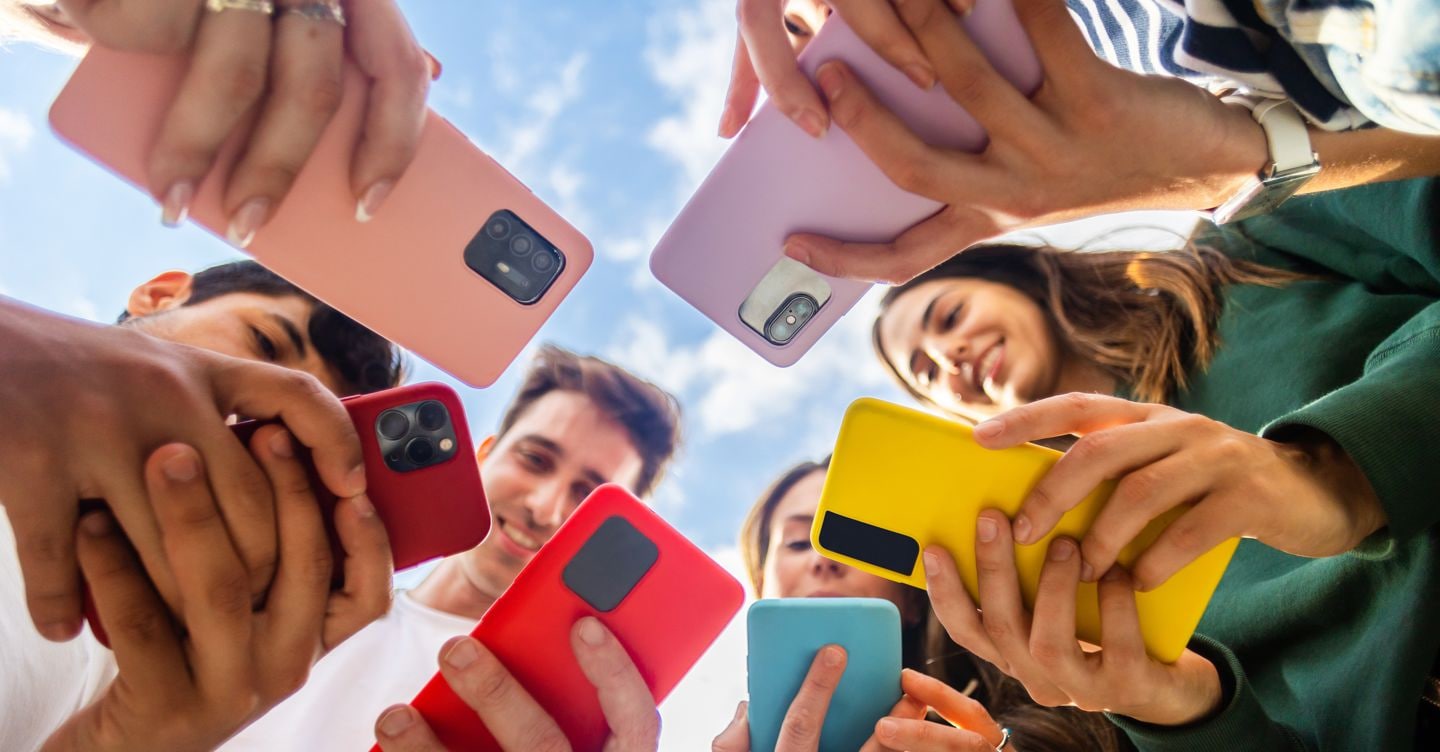 Generazione iperconnessa: 8 ragazzi su 10 dipendenti dai dispositivi digitali