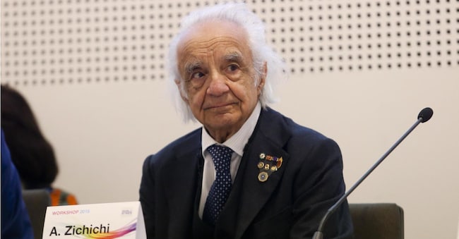 Il fisico italiano Antonino Zichichi durante una conferenza stampa all'Expo Milano,  24 ottobre 2015