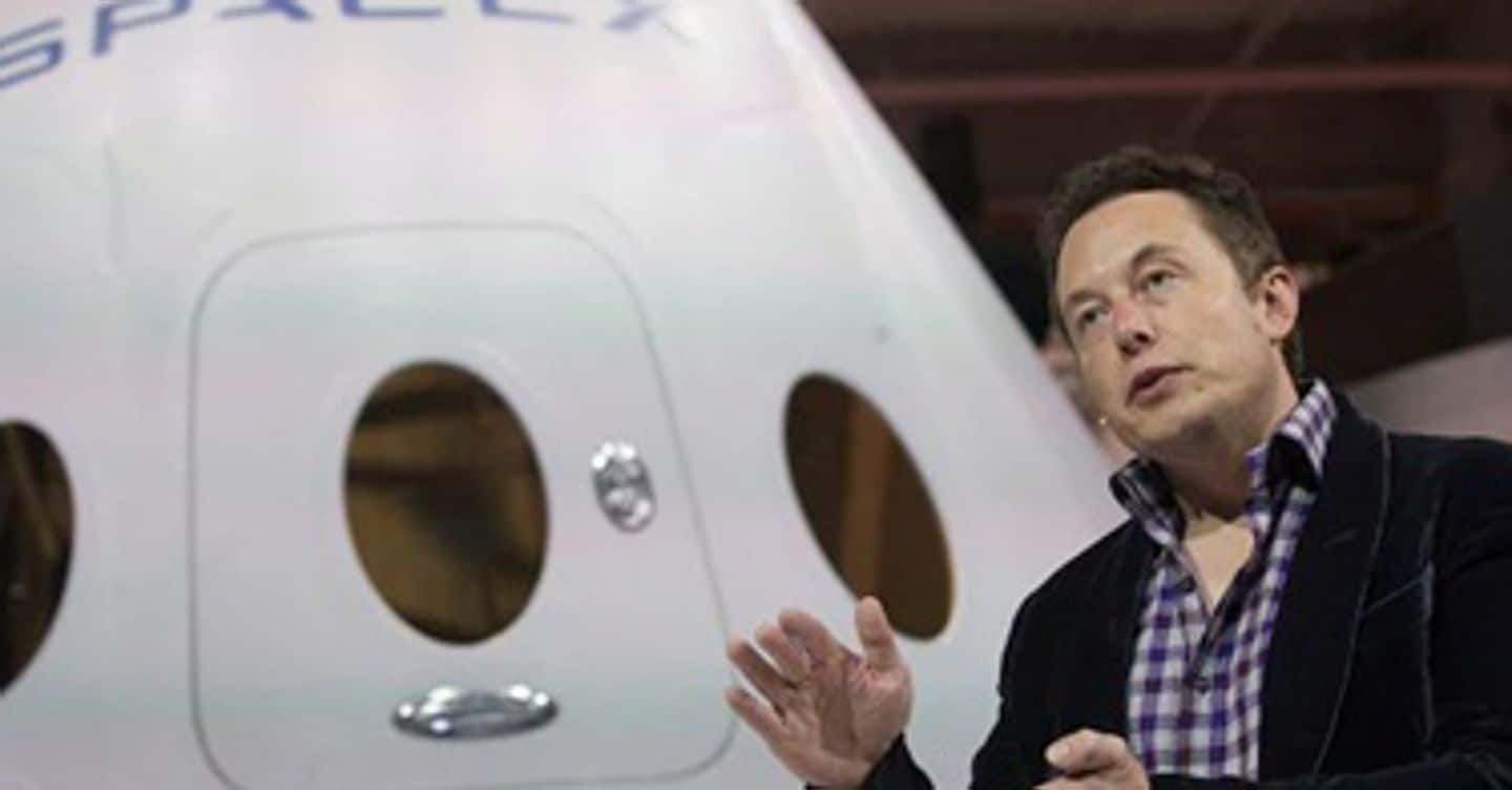 Musk ci ripensa: colonizzeremo prima la Luna, poi Marte