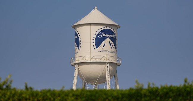 La torre dell'acqua della Paramount Pictures a Los Angeles, mercoledì 17 dicembre 2025. (AP Photo/Jae C. Hong)