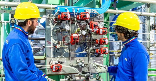Due tecnici di Enea nel centro di Brasimone, polo di eccellenza a livello internazionale sulle tecnologie per il nucleare
