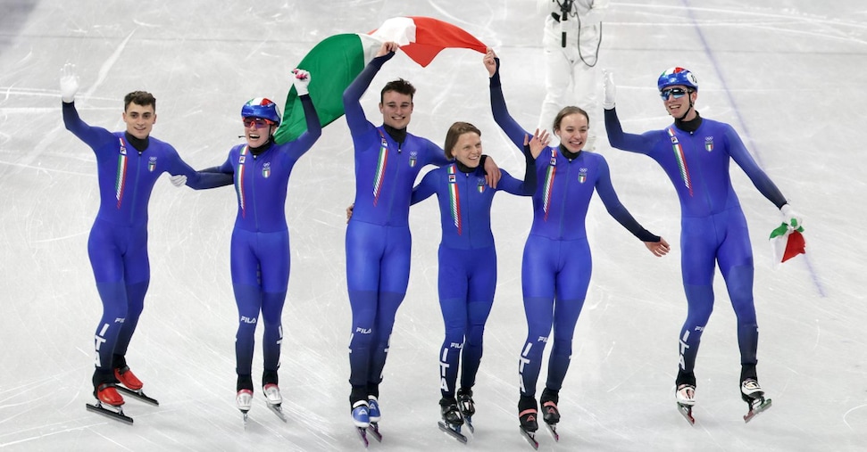 Olimpiadi, Italia d’oro nella staffetta mista short track