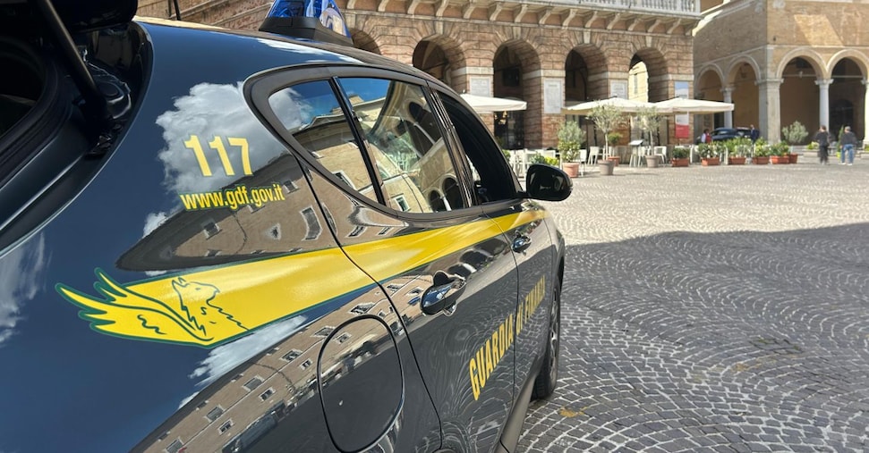 arezzo frode nel commercio di argento 15 indagati e sequestri per oltre 15 milioni