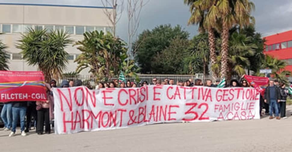 Harmont & Blaine licenzia 32 persone a Caivano Lavoratori in sciopero