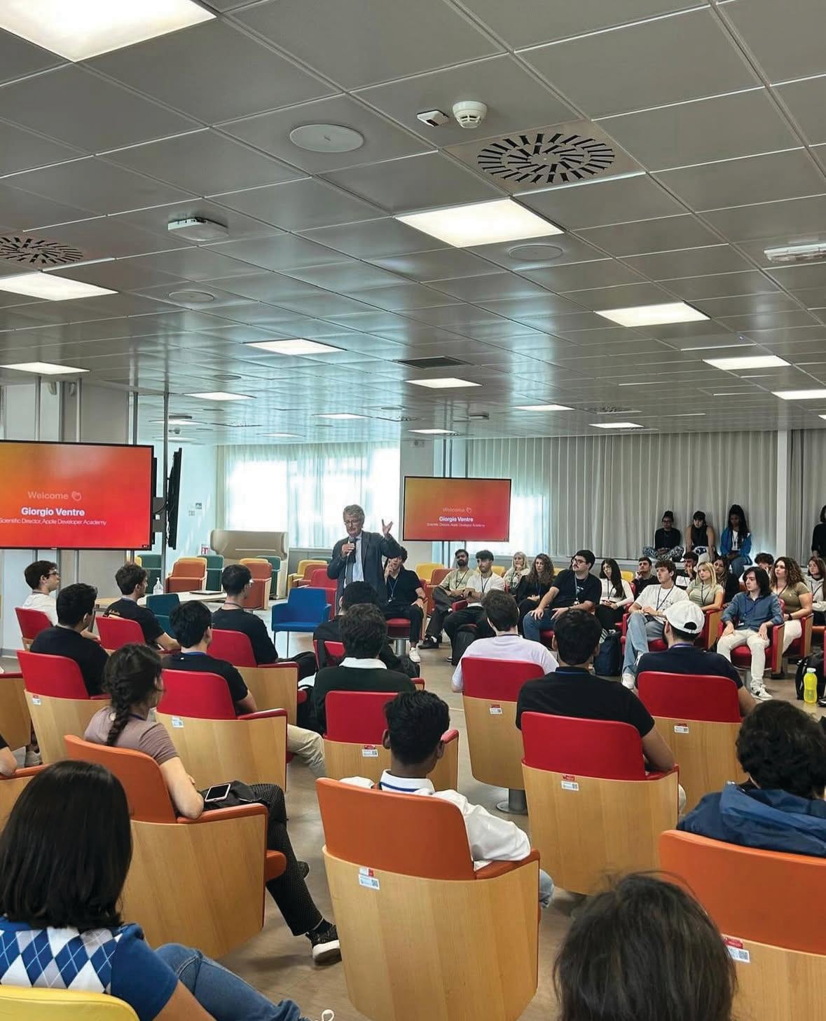 Dalla Apple Academy 3000 diplomati. Ma troppi lasciano l’Italia