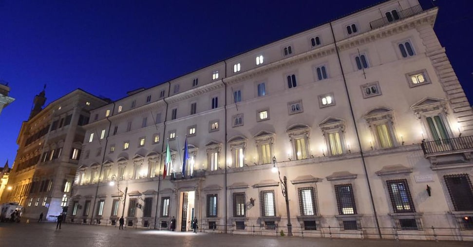 Via libera del Cdm al ddl immigrazione: sanzioni fino a 50mila euro per chi viola il blocco navale