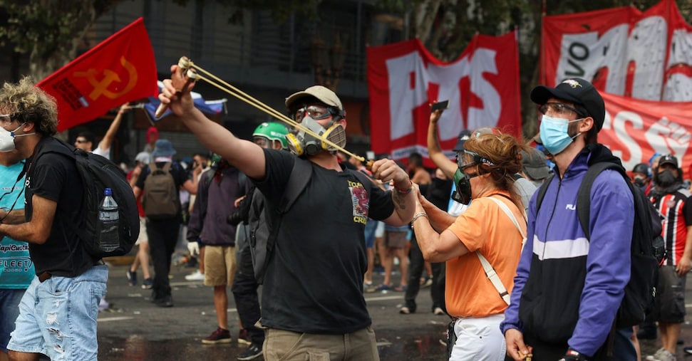 Argentina, manifestazione contro riforma del lavoro di Milei: 37 arresti