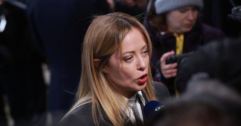 Meloni al vertice: «Priorità ai prezzi dell’energia, mettono a repentaglio la competitività. Stop alla speculazione finanziaria»
