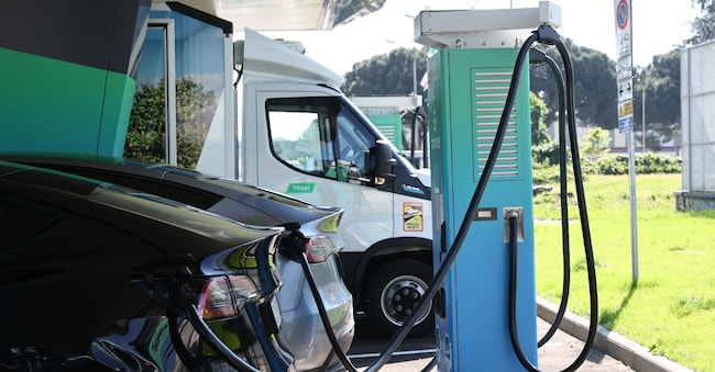 Il comune di Roma valuta l’adozione di misure restrittive per le auto elettriche con l’obiettivo di decongestionare il centro storico