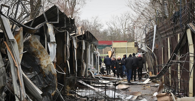 Un mercato cittadino devastato dalle bombe russe  a Odessa (AP Photo/Michael Shtekel)