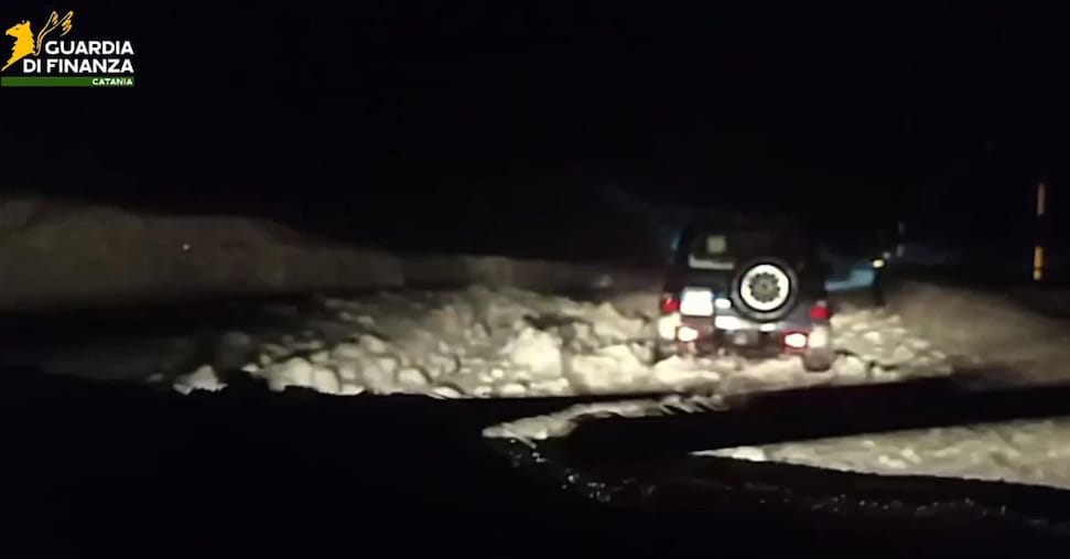 Bufera di neve sull’Etna, l’intervento  per soccorrere 5 persone bloccate