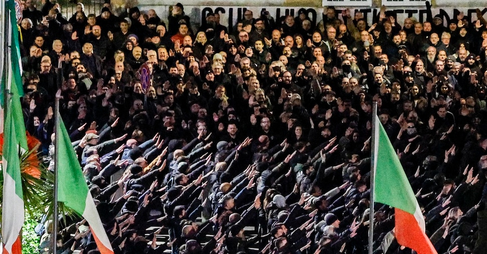 Bari, dodici condanne per CasaPound: riconosciuta la violazione della legge Scelba dopo gli scontri del 2018