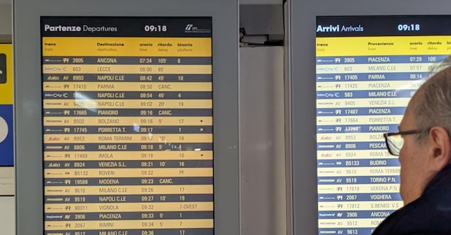 Ritardi fino a 100 minuti per un guasto a un treno in prossimità della Stazione di Milano Centrale