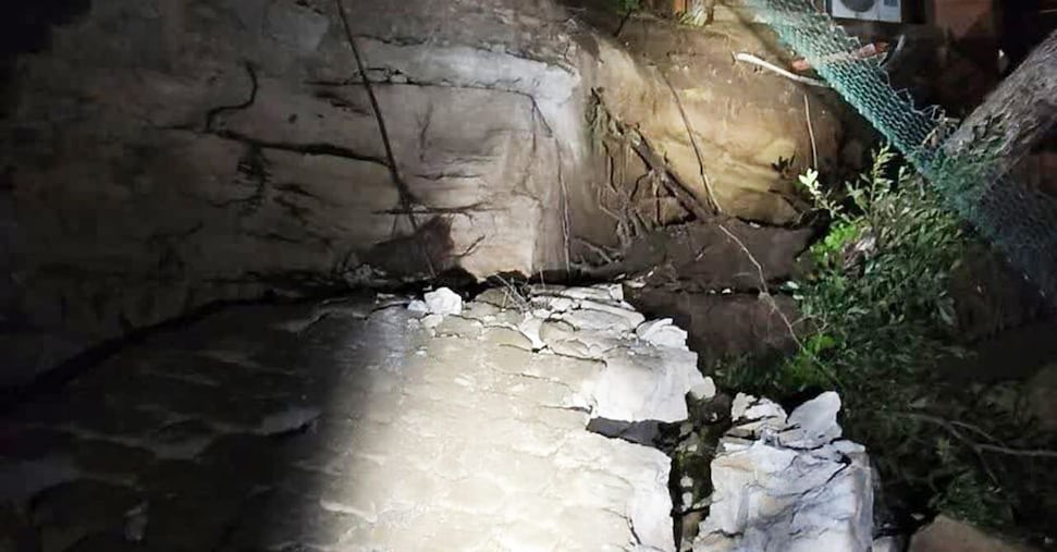 Maltempo, frana a Formello: un morto e due feriti. Esondazioni in Calabria Maltempo, frana a Formello: un morto e due feriti. Esondazioni in Calabria