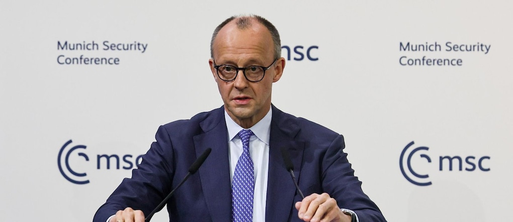 Il cancelliere tedesco Friedrich Merz a Monaco.  EPA/RONALD WITTEK