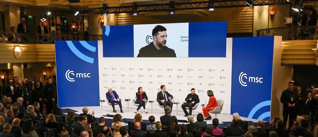  (da sinistra a destra) Il senatore statunitense Roger F. Wicker, la presidente del Parlamento europeo Roberta Metsola, il segretario generale della NATO Mark Rutte, il presidente ucraino Volodymyr Zelensky e la moderatrice Christiane Amanpour partecipano a una tavola rotonda durante la 62a Conferenza sulla sicurezza di Monaco (MSC) presso l'hotel "Bayerischer Hof", a Monaco di Baviera, Germania, il 14 febbraio 2026. La 62a Conferenza sulla sicurezza di Monaco, che si terrà dal 13 al 15 febbraio 2026, dovrebbe ospitare circa 50 leader mondiali.  EPA/RONALD WITTEK