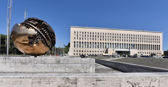 Ministero degli Affari Esteri
Farnesina, a sinistra la scultura di Gio Pomodoro. (Imagoeconomica)