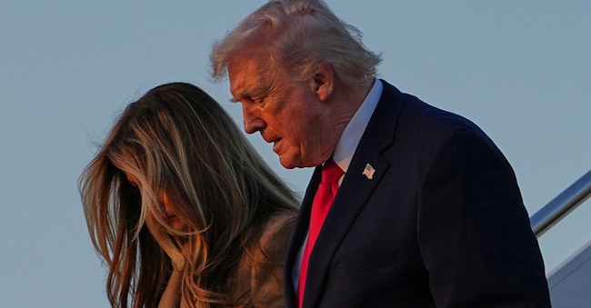 Donald Trump e la first lady Melania Trump all’arrivo sull’Air Force One, a Palm Beach, in Florida