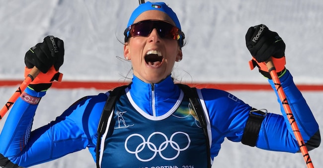  Lisa Vittozzi (Italia) festeggia la vittoria nella gara di biathlon femminile 10 km inseguimento ai Giochi Olimpici Invernali Milano Cortina 2026, ad Anterselva (Italia), il 15 febbraio 2026.  EPA/PIERRE TEYSSOT