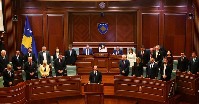 Il neoeletto Albin Kurti del Kosovo tiene un discorso durante una sessione parlamentare a Pristina, Kosovo, l'11 febbraio 2026. REUTERS/Florion Goga