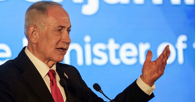 FOTO D'ARCHIVIO: Il primo ministro israeliano Benjamin Netanyahu gesticola mentre parla durante la Conferenza dei presidenti delle principali organizzazioni ebraiche americane, a Gerusalemme, il 15 febbraio 2026. REUTERS/Ronen Zvulun/Foto d'archivio
