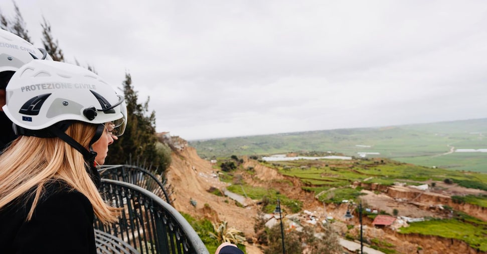 Meloni a Niscemi, assicura: «Mercoledì decreto, stanziamo 150 milioni»