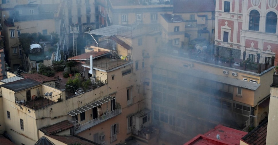 Naples, fire destroys Sannazaro Theatre. Four intoxicated, two firefighters injured