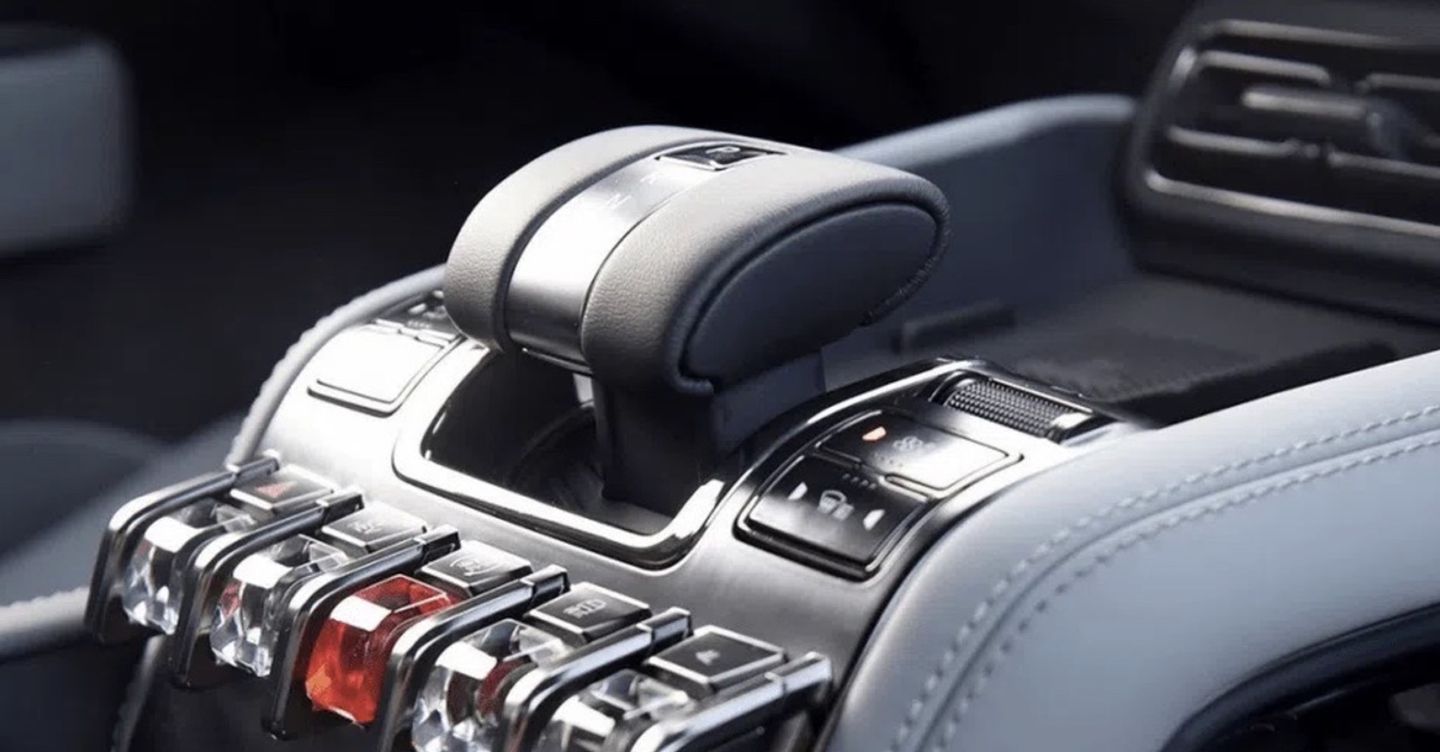 Touch screen pericolosi in auto, la Cina impone il ritorno dei tasti fisici