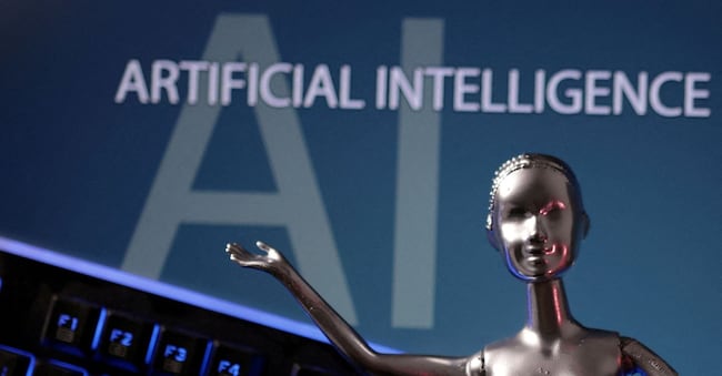 FOTO D'ARCHIVIO: Le parole "AI Artificial Intelligence" (Intelligenza artificiale) sono visibili in questa illustrazione creata il  4 maggio 2023. REUTERS/Dado Ruvic/Illustrazione/Foto d'archivio