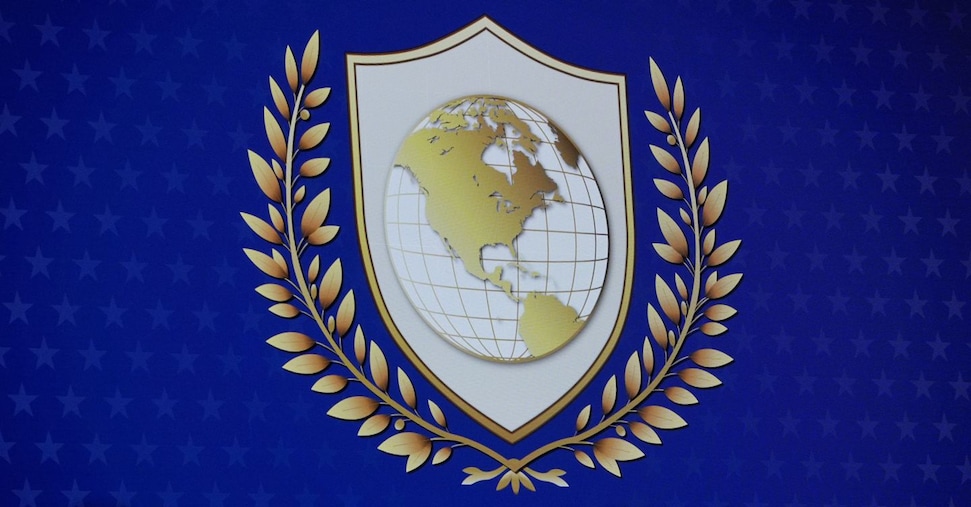 Board of Peace, il mondo di Trump si vede dal logo: America al centro per una nuova età dell’oro