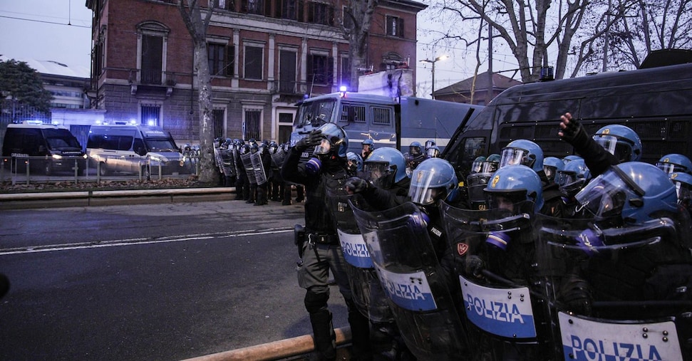 Violenze ai cortei Pro Palestina, 18 misure cautelari a Torino