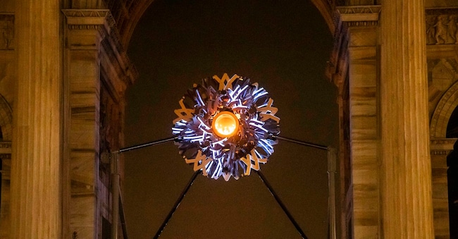 Giochi di luce al braciere olimpico dell’Arco della Pace Milano - Italia -  Sabato, 07 Febbraio, 2026 (Foto di Marco Ottico/Lapresse)